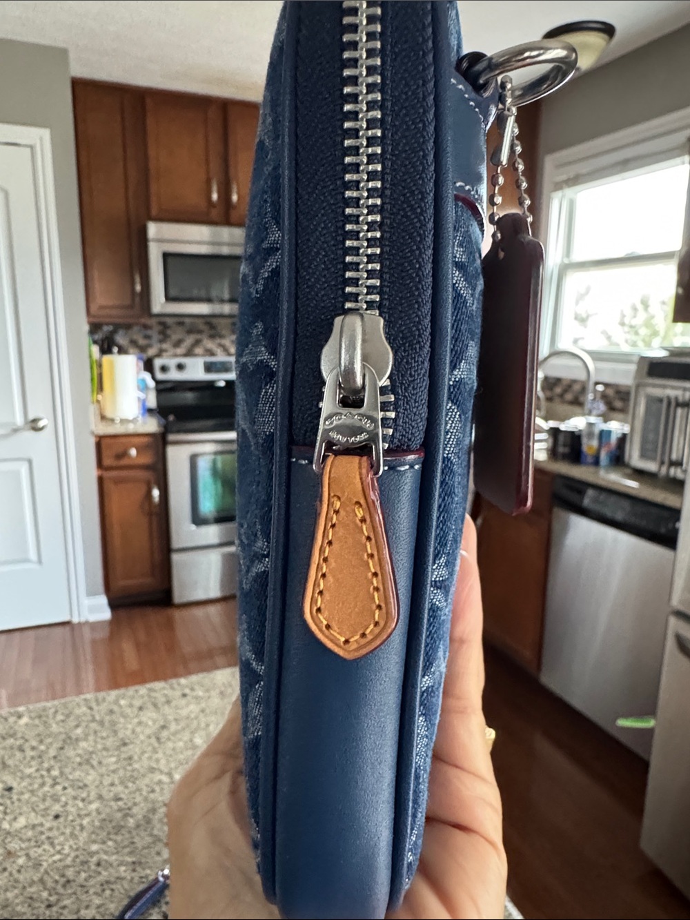 💙Coach Blue 💙😎Denim Signature Crossbody Organizer with Tan Tag - Picture 4 of 17